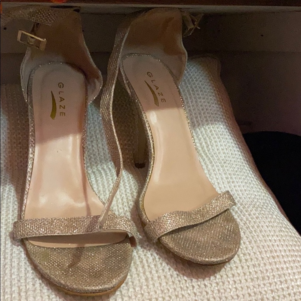 Gold flattering heels